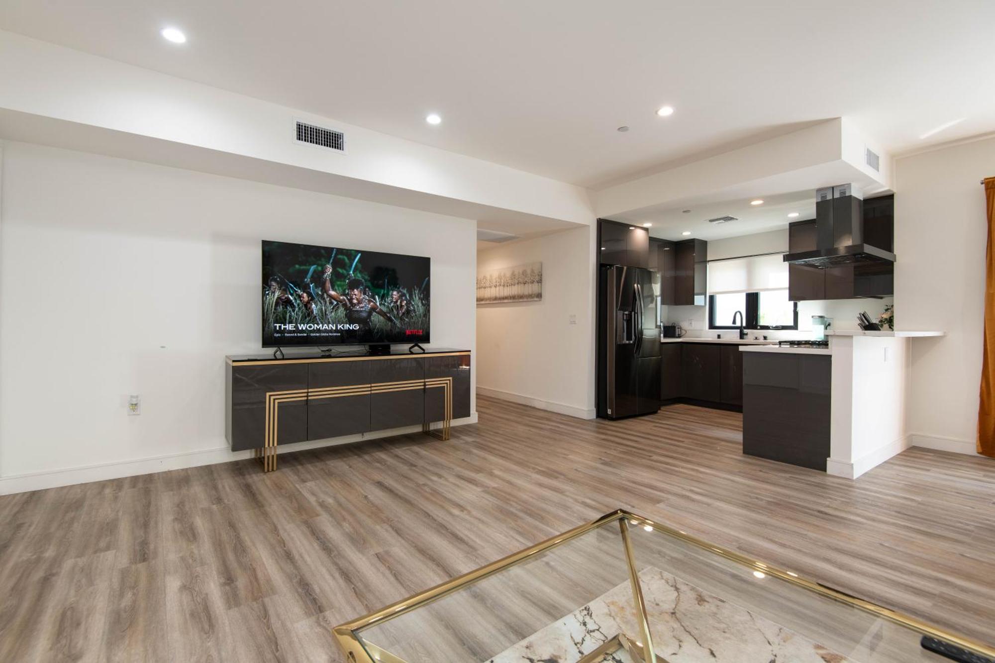 Regency Modern Apartments Glendale Exterior photo