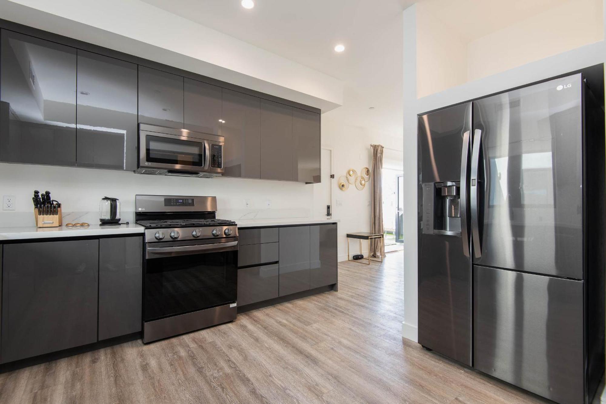 Regency Modern Apartments Glendale Exterior photo