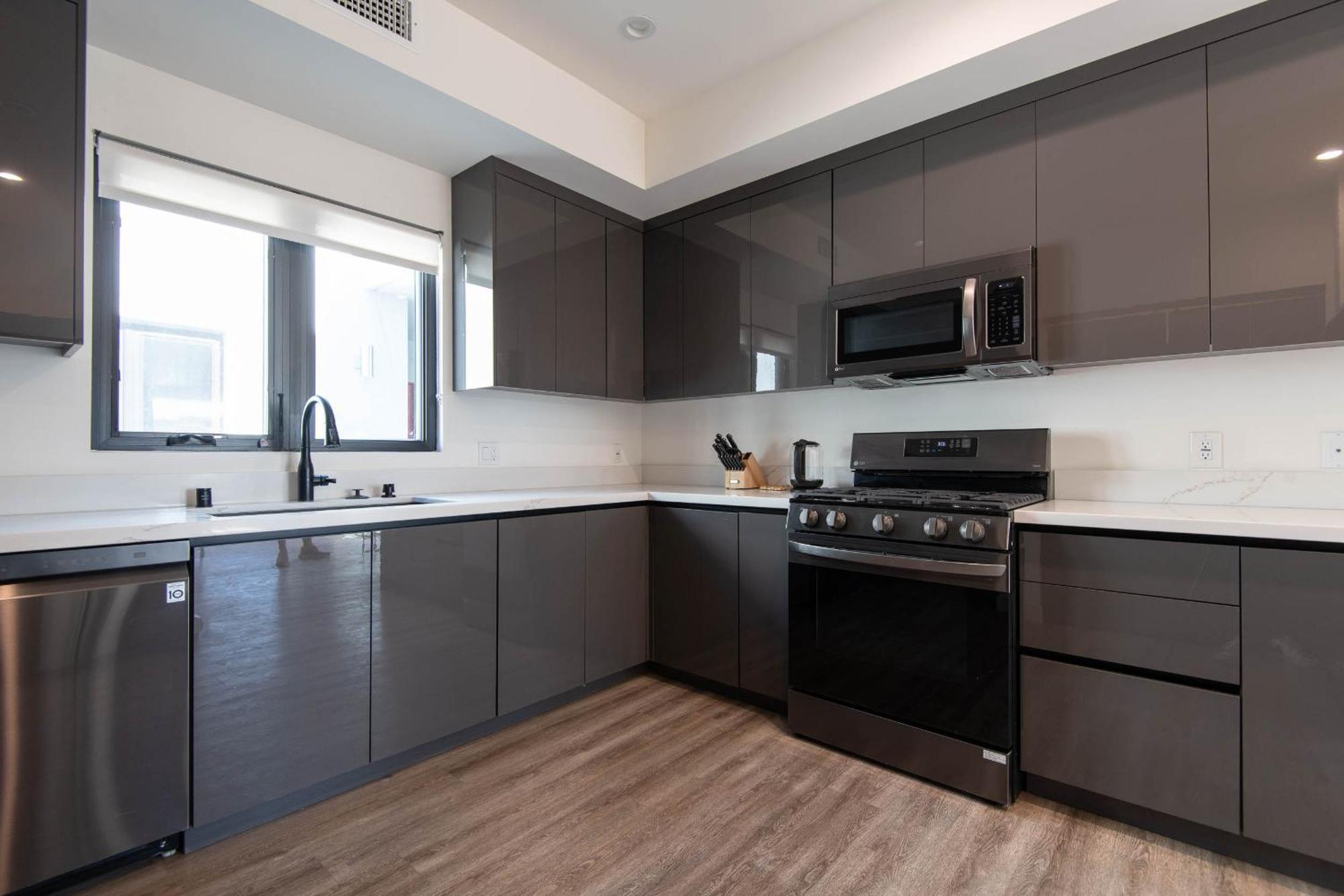Regency Modern Apartments Glendale Exterior photo